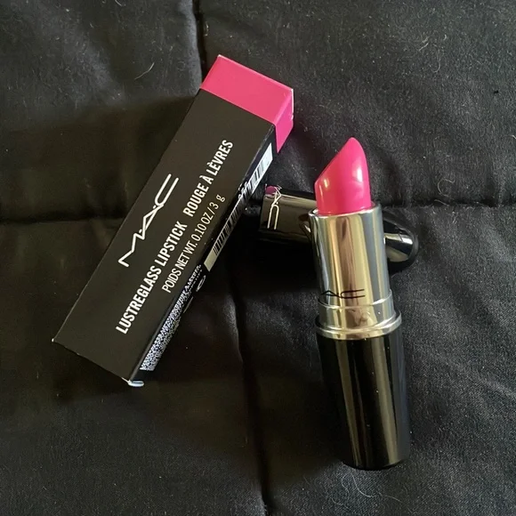 Lustreglass lipstick - pout of control - Picture 1 of 7